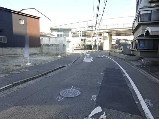 【前面道路含む現地写真】