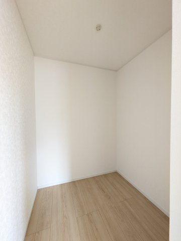 Cradle garden　熊谷市赤城町第3の収納|たっぷりの収納力を備えたウォークインクローゼット
たくさん収納できるので季節物やかさばるバッグなども片付きます♪