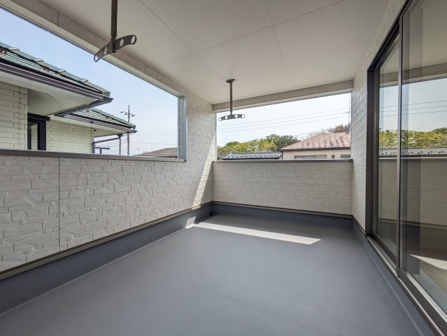 Cradle garden　熊谷市赤城町第3のバルコニー|ゆとりの広さのインナーバルコニー
急な雨でもインナーバルコニーなら安心！天気を気にせず干して外出できます♪