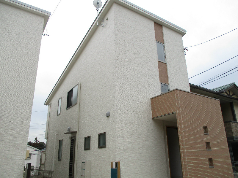 ストラーダ竹の山Ａ棟の外観