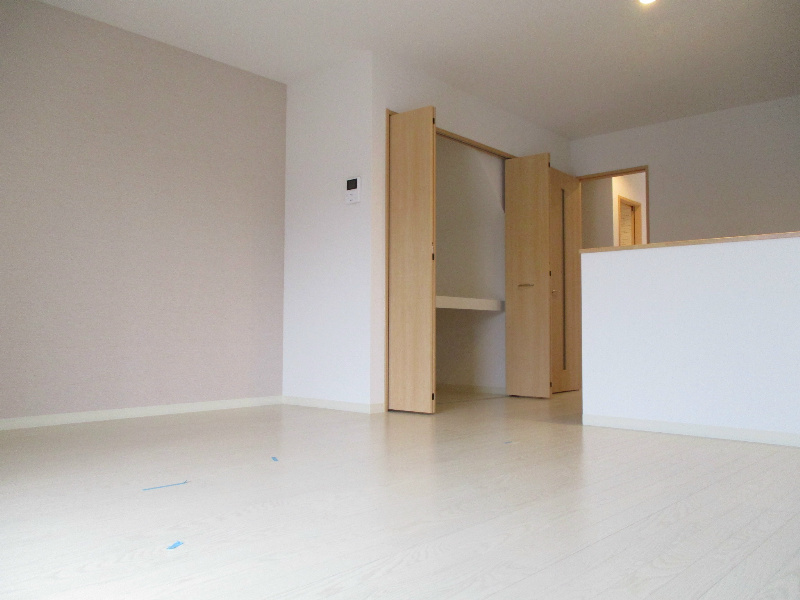 ストラーダ竹の山Ａ棟の居間・リビング