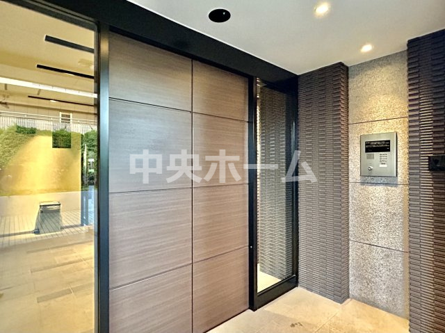 アクロシティBポートの防犯設備|【オートロック】オートロックシステムでセキュリティ充実。当たり前ですが、安全で安心して暮らすのって大事ですよね。お探しのご条件でオートロック付きの物件を探す方も多いですがやはりセキュリティは大事です。