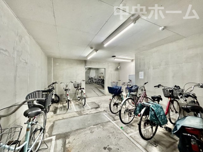 【駐輪場】 | アクロシティBポート | 【自転車置き場】最新の空き状況や費用などの詳細は担当スタッフまでお問い合わせください。