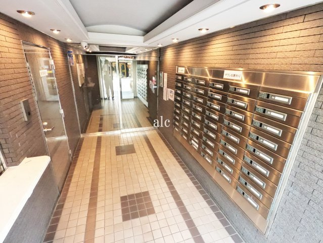 ワコーレ目白のエントランス