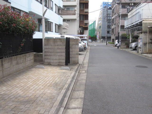 プリマティアの周辺