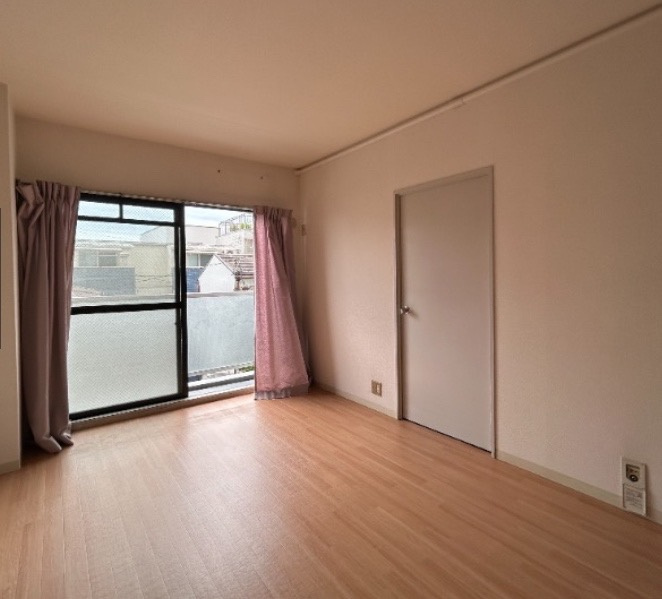 ひろやビルの居間・リビング