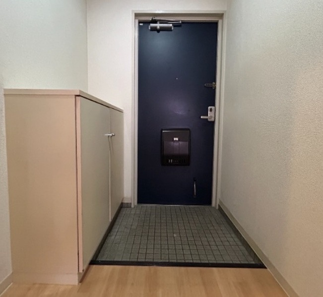 ひろやビルの玄関