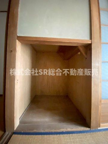 友井5丁目中古テラスハウスの収納|小物を収納するのに便利です