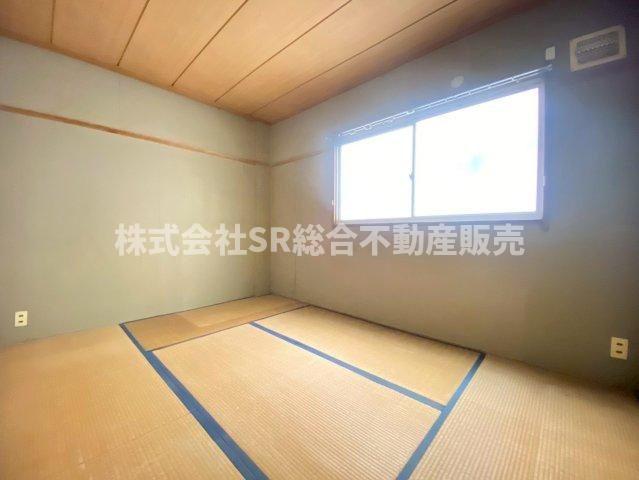 友井5丁目中古テラスハウスの子供部屋|日中は電気なしでも明るく過ごせます♪