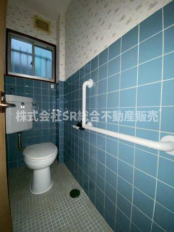 友井5丁目中古テラスハウスのトイレ|温水洗浄便座付きトイレに交換のご希望があれば、対応致します！