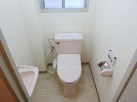 温水洗浄便座機能付きトイレ☆