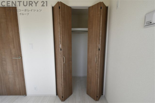 衣類やアクセサリー、小物類の収納が便利で整理整頓がしやすく、部屋の美観を保ちつつ、スペースを最大限に活用できます。衣服のしわやダメージを防ぎ、長持ちさせることができます。