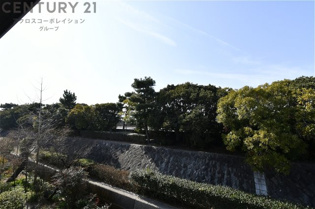 2階からは、遊歩道が見え、休日はジョギングする姿も見られます♪