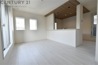 建築順調に進行中です。同社施工例物件近隣にございますので、見学希望の際はお気軽にお問い合わせください。ネットからの見学予約も便利です。「C21アクロス」でアクロスコーポレイションを検索！