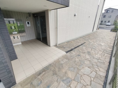 【エントランス】 | メルヴェーユ | エントランスです