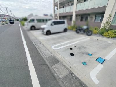 【駐車場】 | メルヴェーユ | 駐車場があるので、車を買う予定の方も安心です