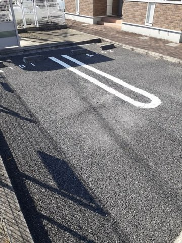 レーヴフロンスＡの駐車場