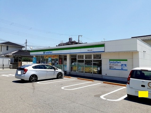 レーヴフロンスＡの周辺|ファミリーマート　土山駅前店まで500m
