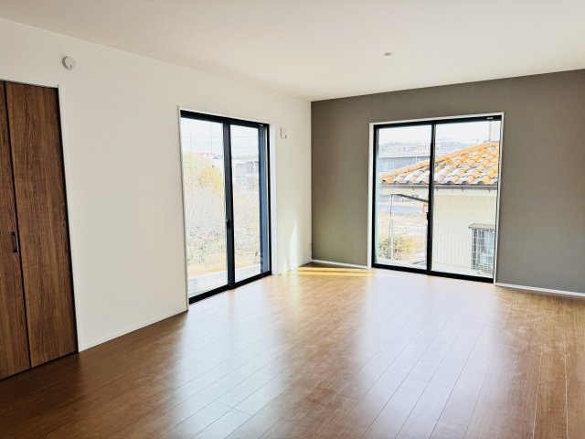 八王子市　上柚木　新築一戸建て　１期の居間・リビング|～18.8帖の明るく開放感のあるLDK、家族団欒の時間をお過ごしいただけます～