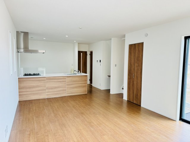 八王子市　上柚木　新築一戸建て　１期の内装|～18.8帖の明るく開放感のあるLDK、家族団欒の時間をお過ごしいただけます～