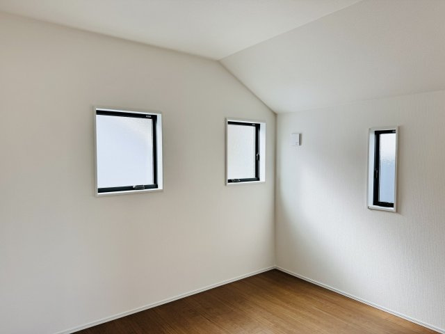 八王子市　上柚木　新築一戸建て　１期の子供部屋|～2階5.6帖の洋室　2面採光で明るく風通しの良いお部屋です～