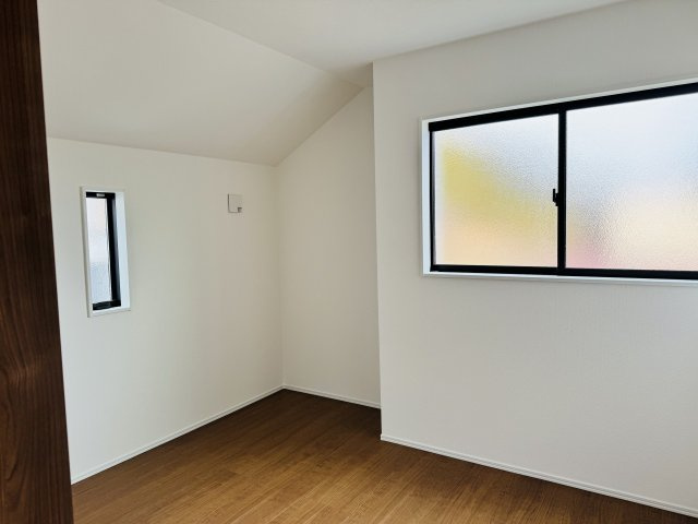 八王子市　上柚木　新築一戸建て　１期の子供部屋|～2階5.6帖の洋室　2面採光で明るく風通しの良いお部屋です～
