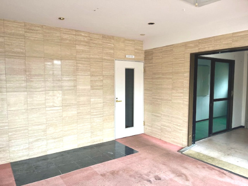 高島市新旭町針江ビルの内装|1階エントランス