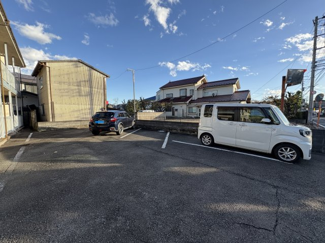 コーポエスの駐車場