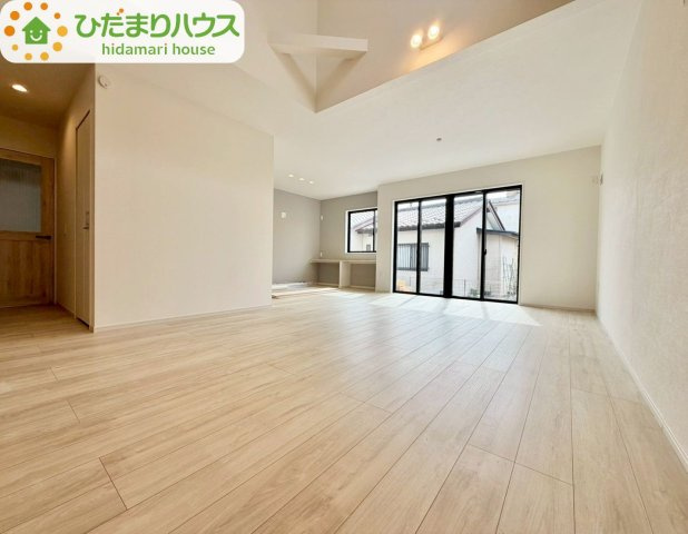 野田市山崎23期　新築戸建　1号棟の居間・リビング|お友達や親戚とホームパーティもいいですね(*^^*)					
