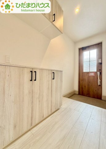 野田市山崎23期　新築戸建　1号棟の玄関|玄関がひろいので親子で並んで仲良く靴が履けますね(^^)/					
