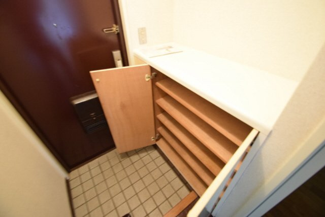 サンシティ西船の玄関|下駄箱あります。