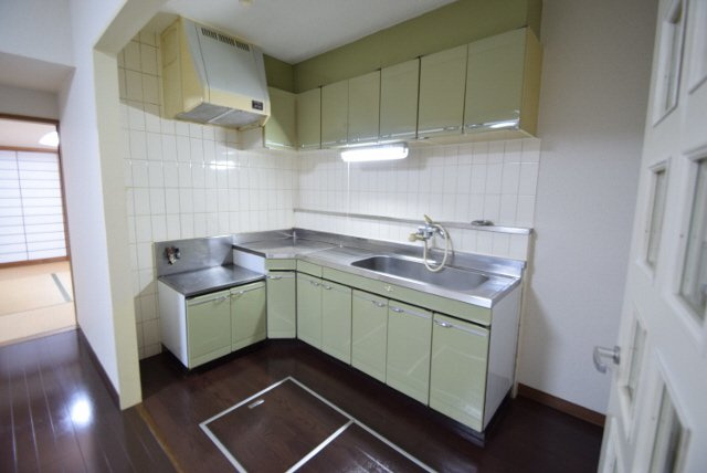 サンシティ西船のキッチン|1階は床下収納あり