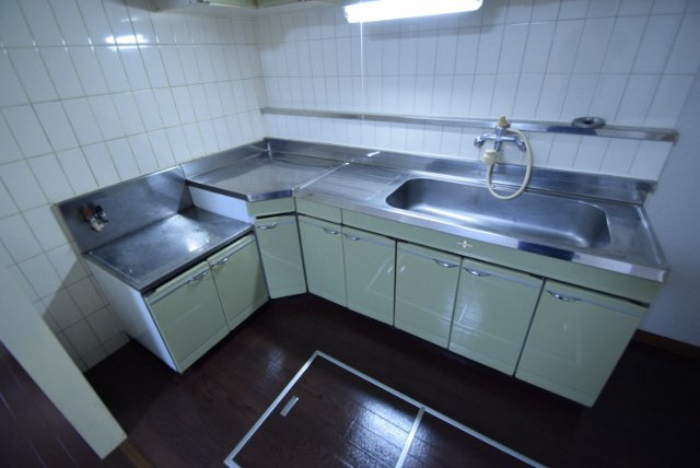 サンシティ西船のキッチン|Ｌ字型の大きなキッチンです。