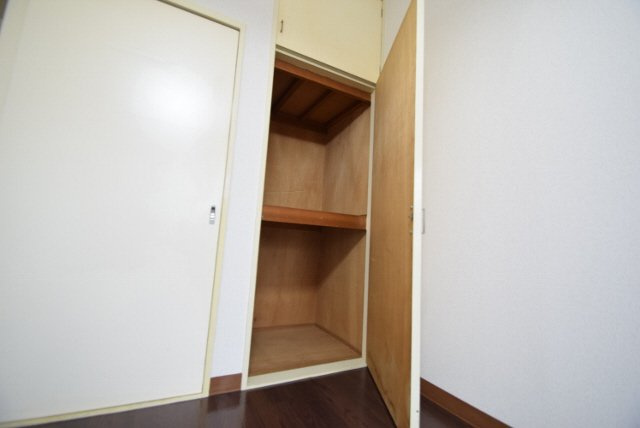 サンシティ西船の居間・リビング|南洋室の収納