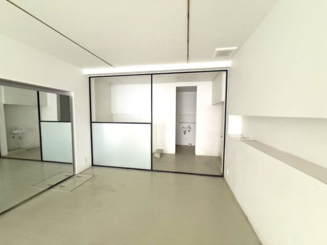 スズキビルの内装