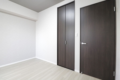 【収納】 | リベールシティ吹田 | 約5.2帖洋室のクローゼット！ゆとりある4LDKの間取りで、個室が欲しいファミリーにもオススメ。