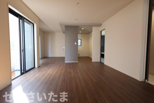 《仲介手数料無料》岩槻区東町１丁目9-29新築一戸建てリーブルガーデンの居間・リビング|18帖LDK