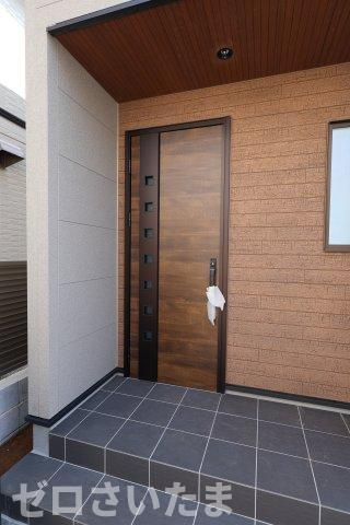 《仲介手数料無料》岩槻区東町１丁目9-29新築一戸建てリーブルガーデンの玄関