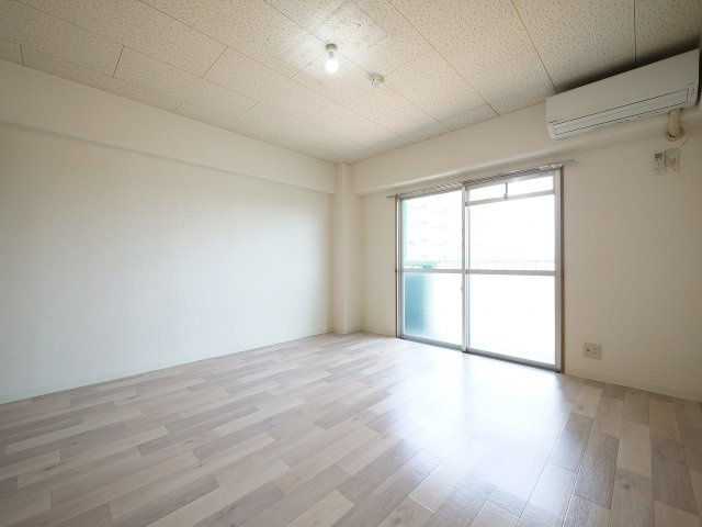 コープエスポワールⅡ棟の居間・リビング|※写真は別の部屋のものです。