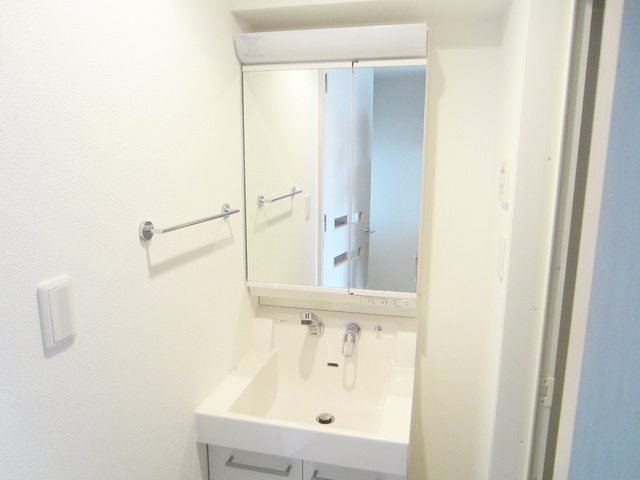 北区王子４丁目の賃貸マンションの洗面所|嬉しいパウダールームです☆