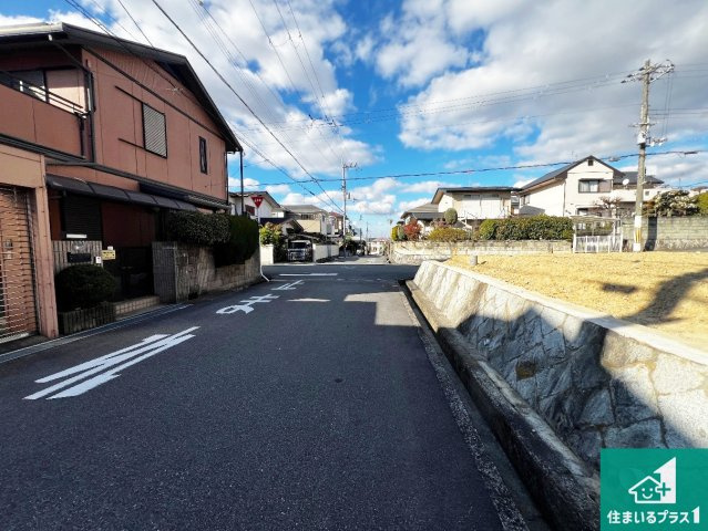 大阪狭山市大野台　第10期　新築一戸建ての前面道路含む現地写真|周辺は落ち着いた街並みの住宅地！子育てがしやすい住環境です！まだ未完成ですが、現地でしかわからない事もございます。是非一度ご覧ください。