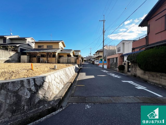 大阪狭山市大野台　第10期　新築一戸建ての前面道路含む現地写真|周辺は落ち着いた街並みの住宅地！子育てがしやすい住環境です！まだ未完成ですが、現地でしかわからない事もございます。是非一度ご覧ください。