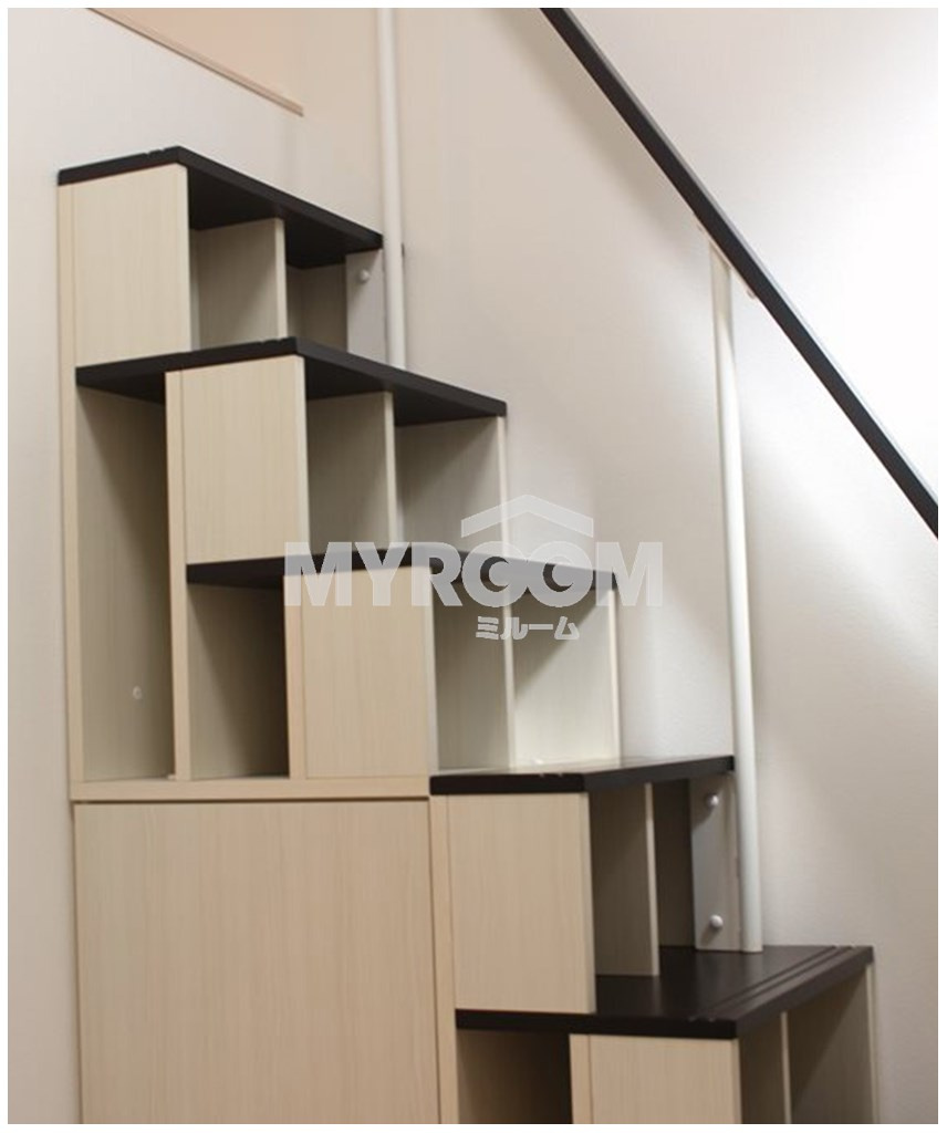 Ｇｌｕｃｋ江原町(グリュックエハラチョウ)の収納|収納階段