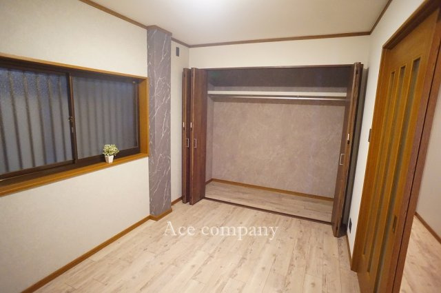 【内装】 | 平野区加美北8丁目 | 【2階：洋室5.2帖】リビングと続き間のお部屋☆一体感があり開放できます♪収納完備♪