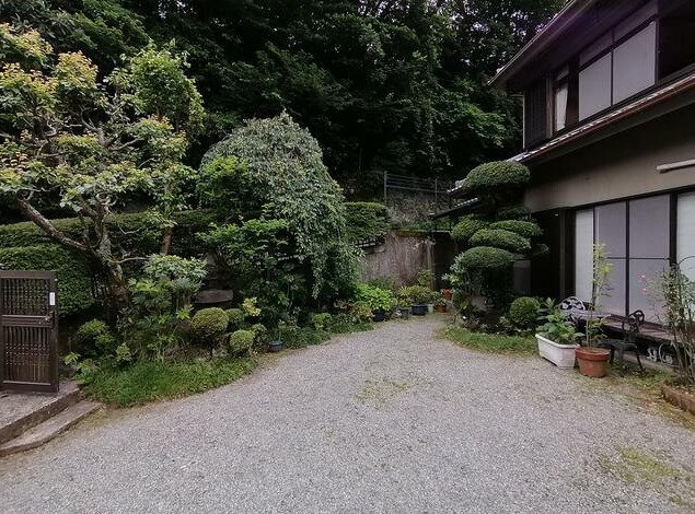 熱海市　泉元宮上分の庭