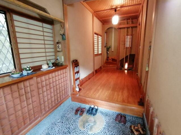 熱海市　泉元宮上分の玄関