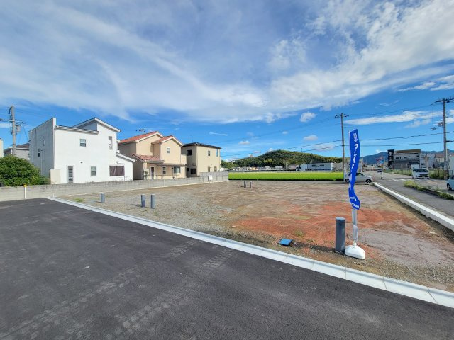 ライフフィールド岡崎前駅NTⅥのその他|【アクアフォームLITE】
住居の隅から隅まで家全体をすっぽり覆ってしまう吹き付け発砲ウレタンフォーム断熱です。断熱効果と湿気を侵入させないため、躯体内の結露を防止し、建物の耐久性を高めます。