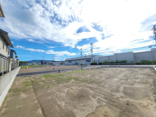 ライフフィールド岡崎前駅NTⅥの前面道路含む現地写真