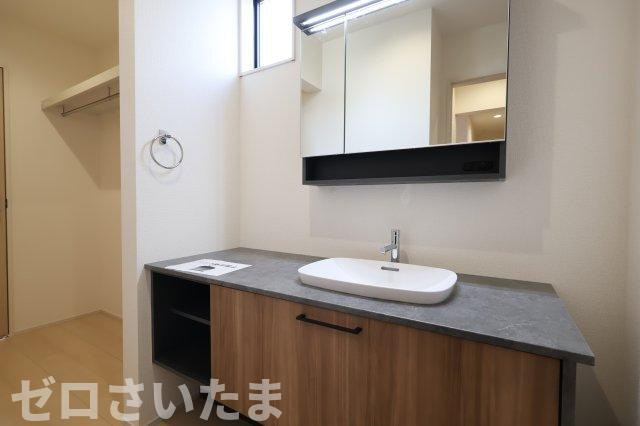 《仲介手数料無料》岩槻区美幸町2-13新築一戸建てリーブルガーデンの独立洗面台