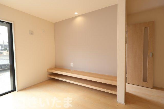 《仲介手数料無料》岩槻区美幸町2-13新築一戸建てリーブルガーデンの居間・リビング
